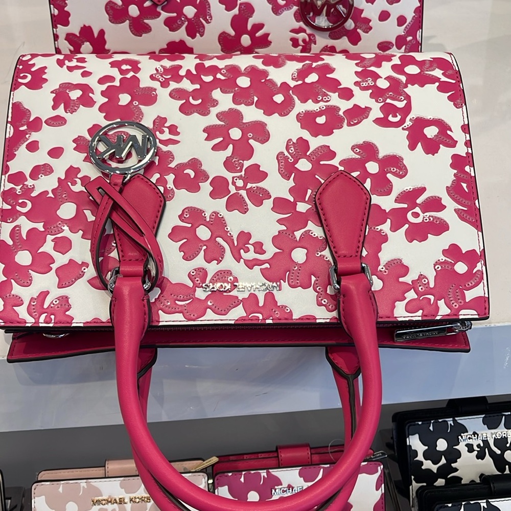 Michael Kors Sheila Medium Sequined Floral Print CZ Satchel
Dragofruit
NWT - Picture 6 of 16